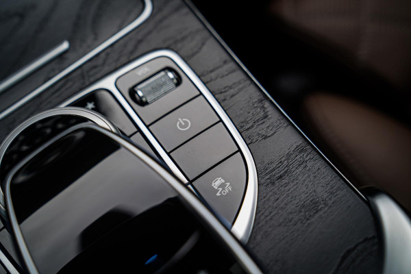 Mercedes-Benz GLC Coupé 250 4MATIC | Designo Luxe Leder | Schuif/kanteldak | Camera | Treeplank | Trekhaak elektrisch | LED