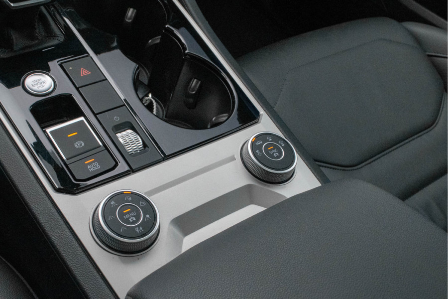 Volkswagen Touareg 3.0 TSI eHybrid 4MOTION / Luchtvering/ Adaptive Cruise Control/ Trekhaak/ Panoramadak/ 280kW (381kW)