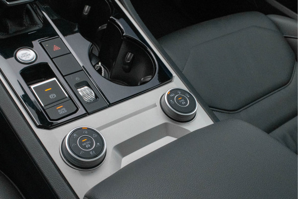 Volkswagen Touareg 3.0 TSI eHybrid 4MOTION / Luchtvering/ Adaptive Cruise Control/ Trekhaak/ Panoramadak/ 280kW (381kW)