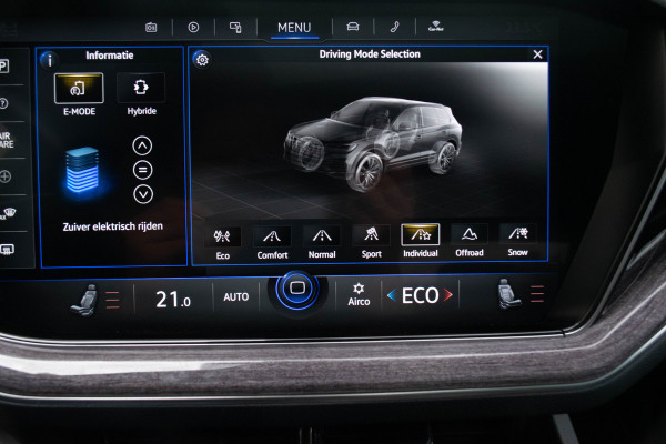 Volkswagen Touareg 3.0 TSI eHybrid 4MOTION / Luchtvering/ Adaptive Cruise Control/ Trekhaak/ Panoramadak/ 280kW (381kW)