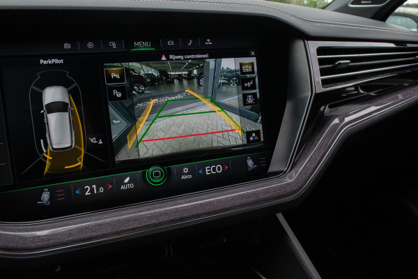 Volkswagen Touareg 3.0 TSI eHybrid 4MOTION / Luchtvering/ Adaptive Cruise Control/ Trekhaak/ Panoramadak/ 280kW (381kW)