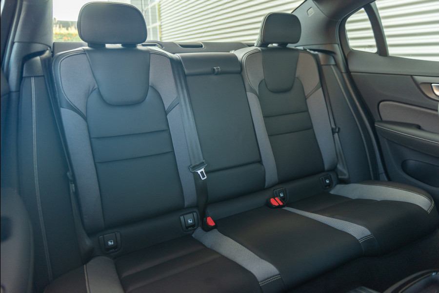 Volvo S60 T6 Aut. Long Range Ultimate Dark ACC Leder Stoel+Stuurverwarming 350pk