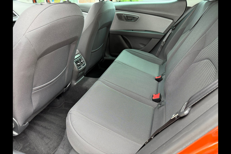 Seat Leon 1.5 TSI Business Intense - Schuif/panodak - Climate - Navi - Camera
