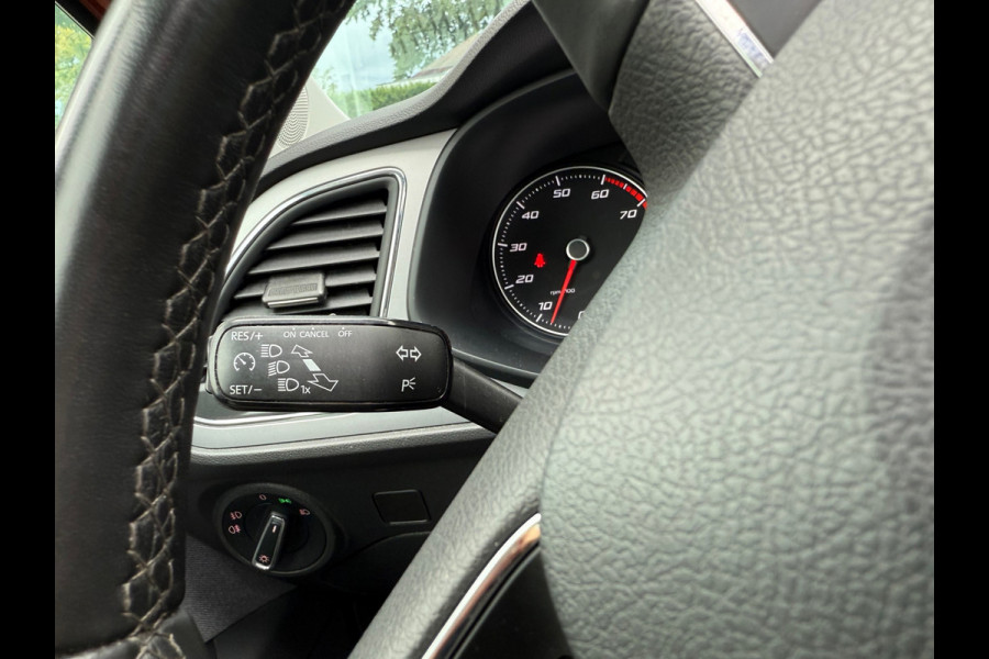 Seat Leon 1.5 TSI Business Intense - Schuif/panodak - Climate - Navi - Camera