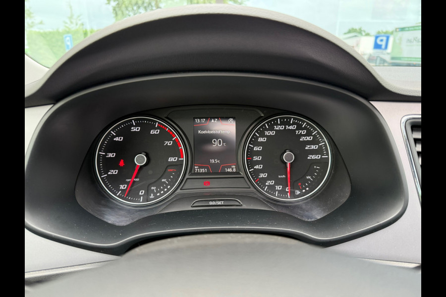 Seat Leon 1.5 TSI Business Intense - Schuif/panodak - Climate - Navi - Camera