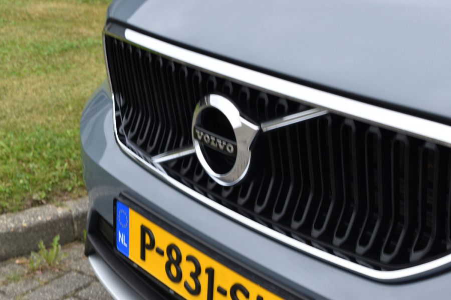 Volvo XC40 T3 165 PK Automaat Momentum Pro Trekhaak | ACC | Camera | Stoel-Stuur verwarming | 18"LMV