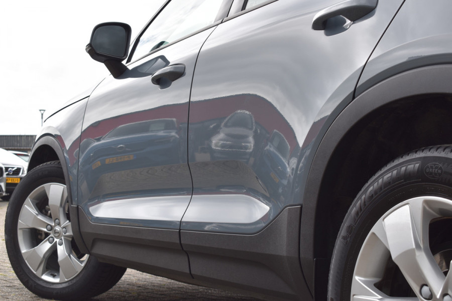 Volvo XC40 T3 165 PK Automaat Momentum Pro Trekhaak | ACC | Camera | Stoel-Stuur verwarming | 18"LMV