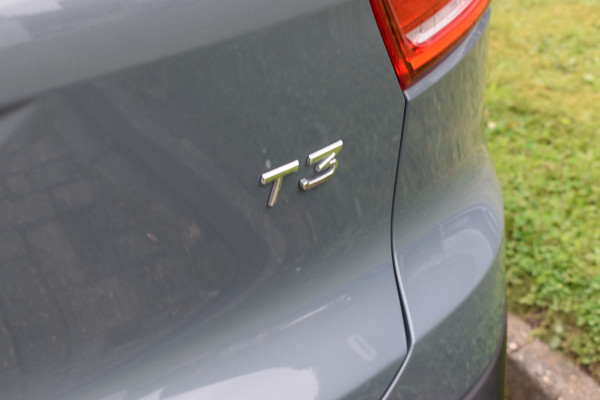 Volvo XC40 T3 165 PK Automaat Momentum Pro Trekhaak | ACC | Camera | Stoel-Stuur verwarming | 18"LMV