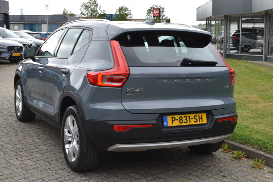 Volvo XC40 T3 165 PK Automaat Momentum Pro Trekhaak | ACC | Camera | Stoel-Stuur verwarming | 18"LMV