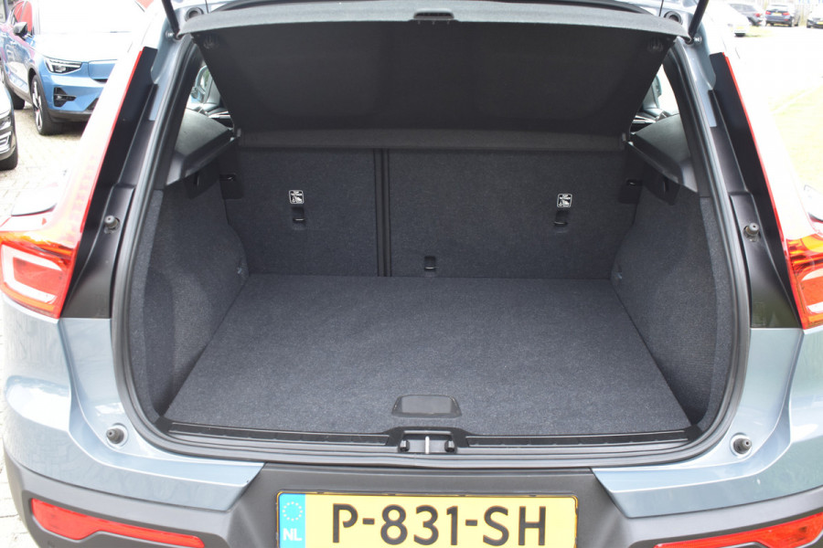 Volvo XC40 T3 165 PK Automaat Momentum Pro Trekhaak | ACC | Camera | Stoel-Stuur verwarming | 18"LMV