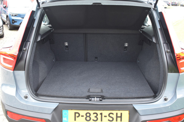 Volvo XC40 T3 165 PK Automaat Momentum Pro Trekhaak | ACC | Camera | Stoel-Stuur verwarming | 18"LMV