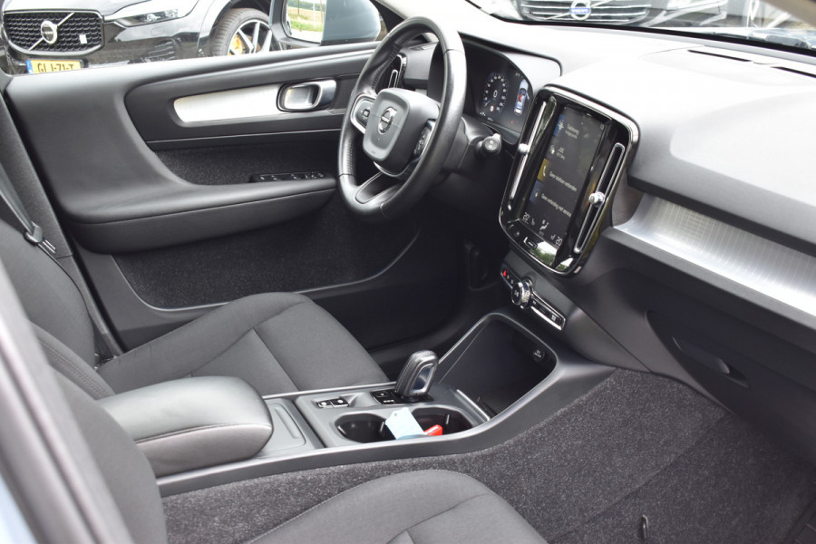 Volvo XC40 T3 165 PK Automaat Momentum Pro Trekhaak | ACC | Camera | Stoel-Stuur verwarming | 18"LMV