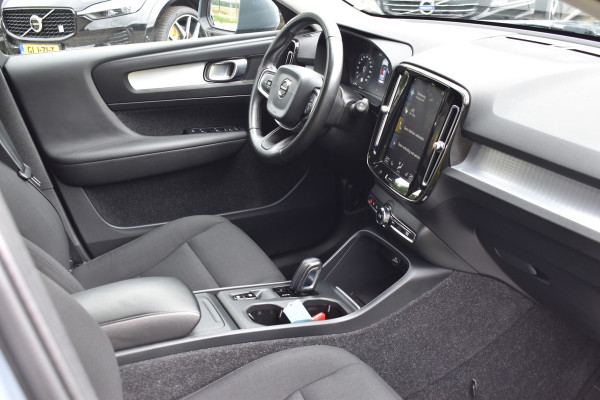 Volvo XC40 T3 165 PK Automaat Momentum Pro Trekhaak | ACC | Camera | Stoel-Stuur verwarming | 18"LMV