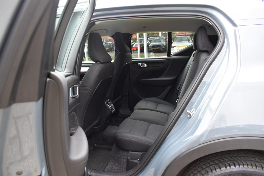 Volvo XC40 T3 165 PK Automaat Momentum Pro Trekhaak | ACC | Camera | Stoel-Stuur verwarming | 18"LMV