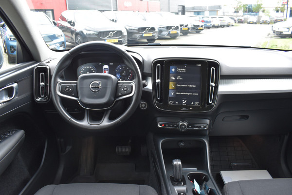 Volvo XC40 T3 165 PK Automaat Momentum Pro Trekhaak | ACC | Camera | Stoel-Stuur verwarming | 18"LMV