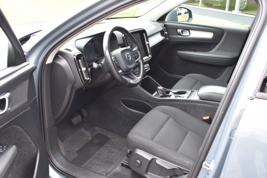 Volvo XC40 T3 165 PK Automaat Momentum Pro Trekhaak | ACC | Camera | Stoel-Stuur verwarming | 18"LMV