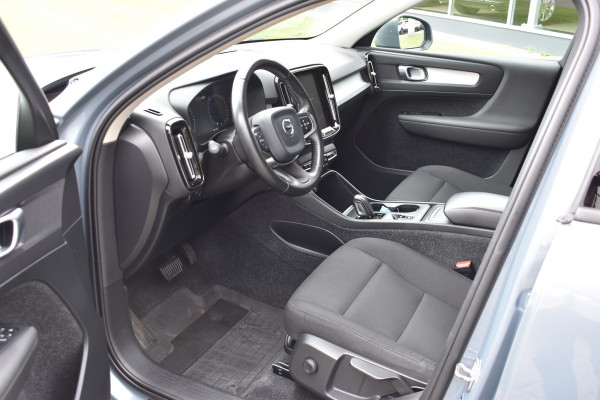 Volvo XC40 T3 165 PK Automaat Momentum Pro Trekhaak | ACC | Camera | Stoel-Stuur verwarming | 18"LMV