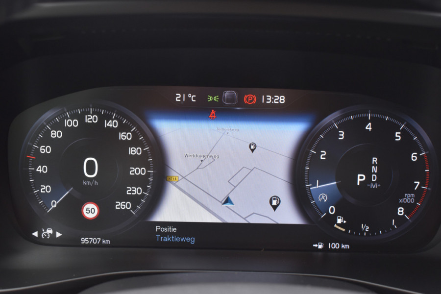 Volvo XC40 T3 165 PK Automaat Momentum Pro Trekhaak | ACC | Camera | Stoel-Stuur verwarming | 18"LMV