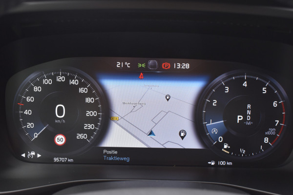 Volvo XC40 T3 165 PK Automaat Momentum Pro Trekhaak | ACC | Camera | Stoel-Stuur verwarming | 18"LMV
