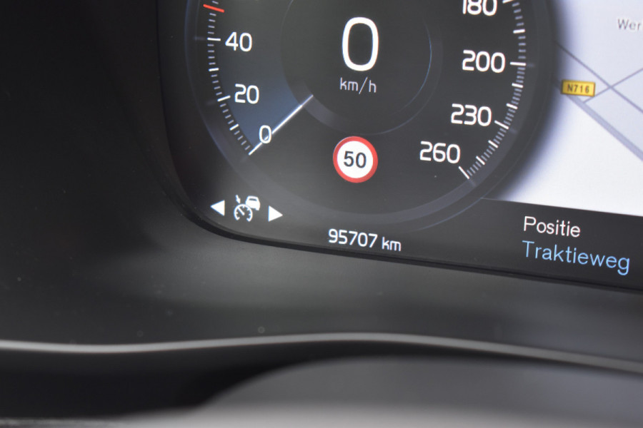 Volvo XC40 T3 165 PK Automaat Momentum Pro Trekhaak | ACC | Camera | Stoel-Stuur verwarming | 18"LMV