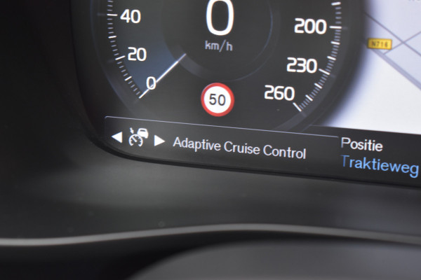 Volvo XC40 T3 165 PK Automaat Momentum Pro Trekhaak | ACC | Camera | Stoel-Stuur verwarming | 18"LMV