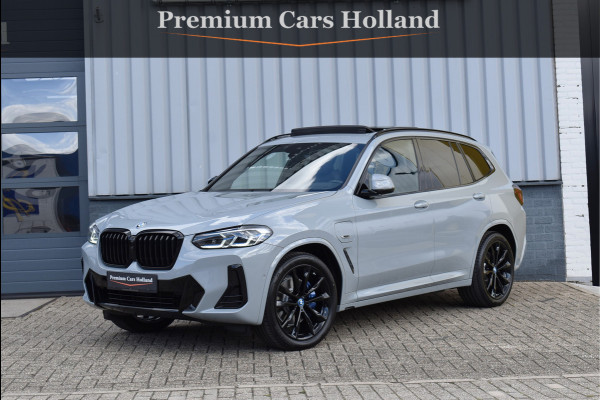 BMW X3 xDrive30e M-Sport Pakket 292 Pk Brooklyn Grau 12-2021 Laser Led Pano Navi Leder HUD Camera Carbon Trekhaak 20 Inch