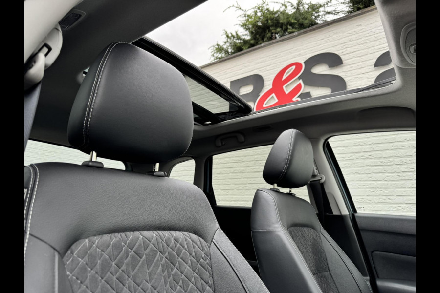 Suzuki Vitara 1.4 Boosterjet Style Smart Hybrid Adaptive cruise control Climate control Stoelverwarming Apple / Android Pano
