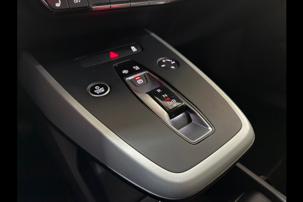 Audi Q4 e-tron 40 Launch edition 77 kWh | Adaptive Cruise | Carplay | Stoelverwarming