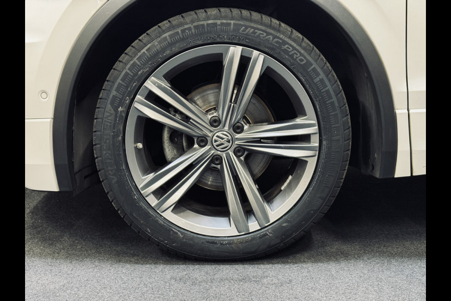 Volkswagen Tiguan 1.5 TSI ACT Highline R-Line | Panorama | Leder | Trekhaak