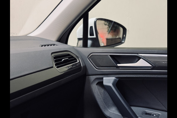 Volkswagen Tiguan 1.5 TSI ACT Highline R-Line | Panorama | Leder | Trekhaak