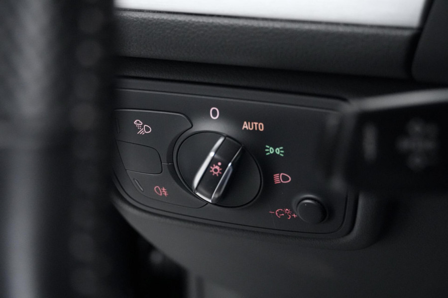 Audi A6 Avant 2.0 TFSI quattro 3x S Line 252 PK |Pano-dak | CarPlay | Black Optic | LED-Matrix | Stoelverwarming | Bose | Camera | 20 "