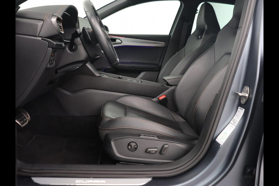 CUPRA Leon 1.4 eHybrid | 245pk | Stoel & stuurverwarming | Carplay | Memory | Sfeerverlichting | Parkeerhulp | Navigatie | Keyless | Full LED | Sportstoelen | Magnetic Tech Matt | PHEV | Plug In