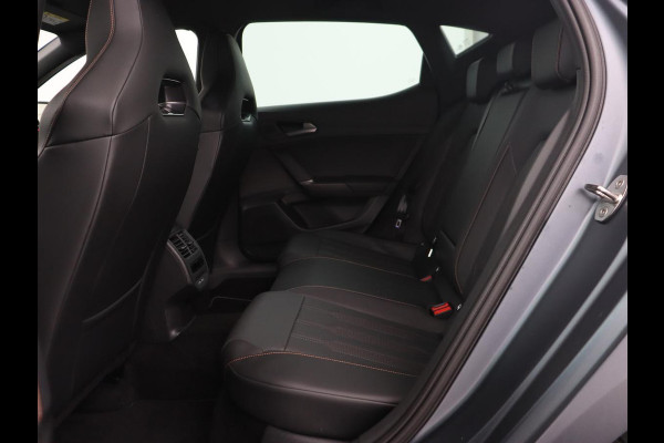 CUPRA Leon 1.4 eHybrid | 245pk | Stoel & stuurverwarming | Carplay | Memory | Sfeerverlichting | Parkeerhulp | Navigatie | Keyless | Full LED | Sportstoelen | Magnetic Tech Matt | PHEV | Plug In