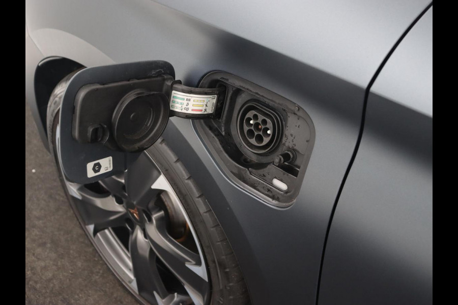 CUPRA Leon 1.4 eHybrid | 245pk | Stoel & stuurverwarming | Carplay | Memory | Sfeerverlichting | Parkeerhulp | Navigatie | Keyless | Full LED | Sportstoelen | Magnetic Tech Matt | PHEV | Plug In