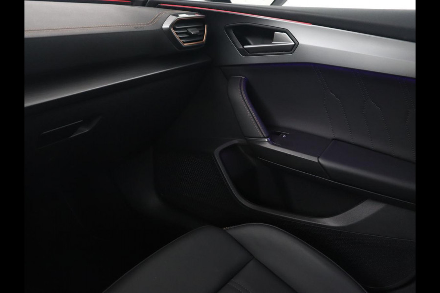 CUPRA Leon 1.4 eHybrid | 245pk | Stoel & stuurverwarming | Carplay | Memory | Sfeerverlichting | Parkeerhulp | Navigatie | Keyless | Full LED | Sportstoelen | Magnetic Tech Matt | PHEV | Plug In