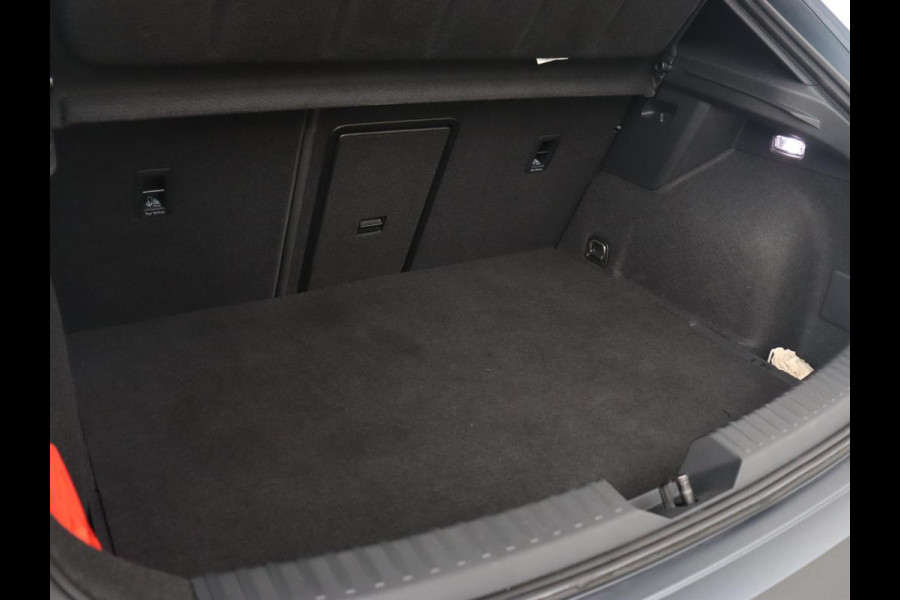 CUPRA Leon 1.4 eHybrid | 245pk | Stoel & stuurverwarming | Carplay | Memory | Sfeerverlichting | Parkeerhulp | Navigatie | Keyless | Full LED | Sportstoelen | Magnetic Tech Matt | PHEV | Plug In
