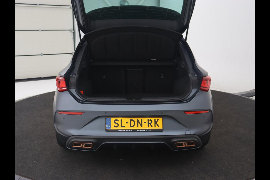 CUPRA Leon 1.4 eHybrid | 245pk | Stoel & stuurverwarming | Carplay | Memory | Sfeerverlichting | Parkeerhulp | Navigatie | Keyless | Full LED | Sportstoelen | Magnetic Tech Matt | PHEV | Plug In