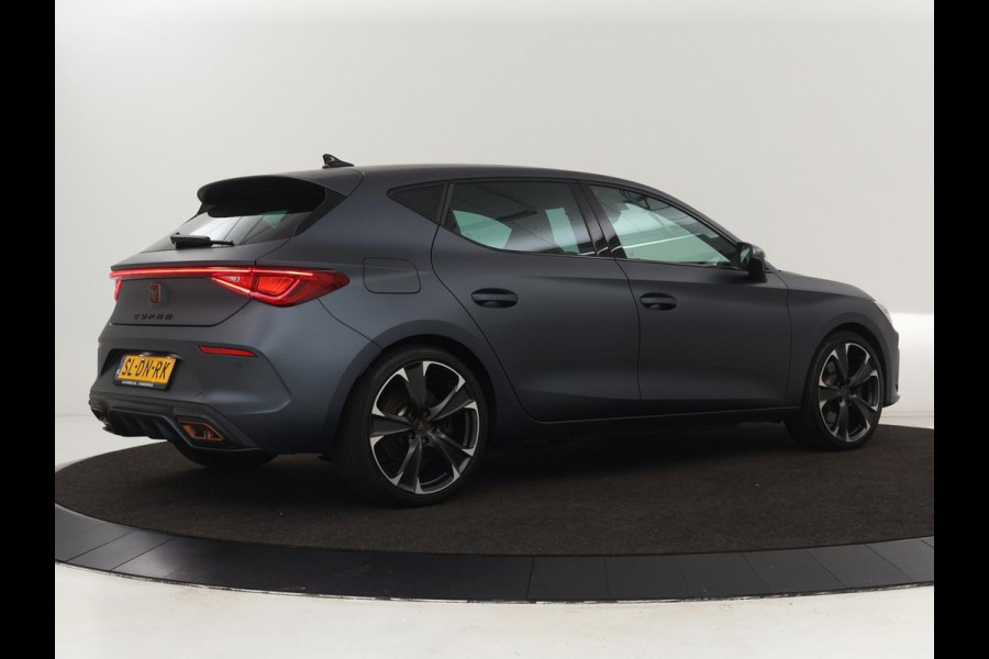 CUPRA Leon 1.4 eHybrid | 245pk | Stoel & stuurverwarming | Carplay | Memory | Sfeerverlichting | Parkeerhulp | Navigatie | Keyless | Full LED | Sportstoelen | Magnetic Tech Matt | PHEV | Plug In