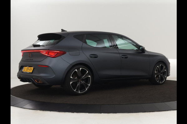 CUPRA Leon 1.4 eHybrid | 245pk | Stoel & stuurverwarming | Carplay | Memory | Sfeerverlichting | Parkeerhulp | Navigatie | Keyless | Full LED | Sportstoelen | Magnetic Tech Matt | PHEV | Plug In