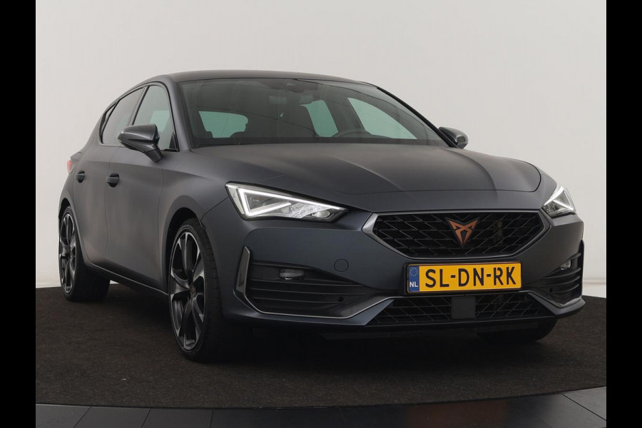 CUPRA Leon 1.4 eHybrid | 245pk | Stoel & stuurverwarming | Carplay | Memory | Sfeerverlichting | Parkeerhulp | Navigatie | Keyless | Full LED | Sportstoelen | Magnetic Tech Matt | PHEV | Plug In