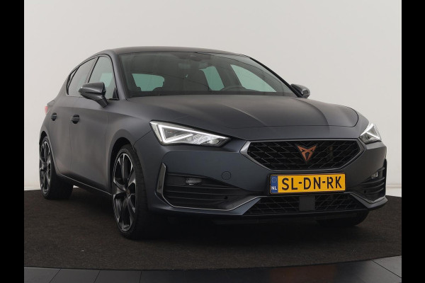 CUPRA Leon 1.4 eHybrid | 245pk | Stoel & stuurverwarming | Carplay | Memory | Sfeerverlichting | Parkeerhulp | Navigatie | Keyless | Full LED | Sportstoelen | Magnetic Tech Matt | PHEV | Plug In