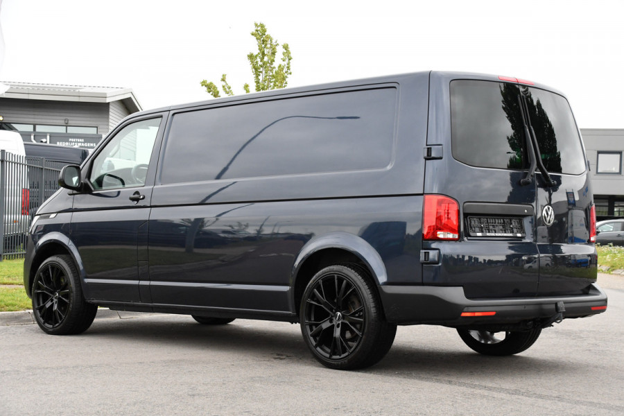 Volkswagen Transporter 2.0 TDI L2H1 PB Edition Cruise, Carplay, LED, 204pk, Automaat, Sensoren, Trekhaak, Multimedia, Stoelverwarming, Uniek!