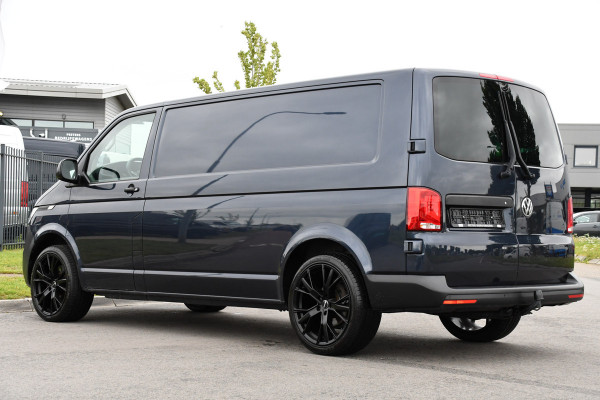 Volkswagen Transporter 2.0 TDI L2H1 PB Edition Cruise, Carplay, LED, 204pk, Automaat, Sensoren, Trekhaak, Multimedia, Stoelverwarming, Uniek!