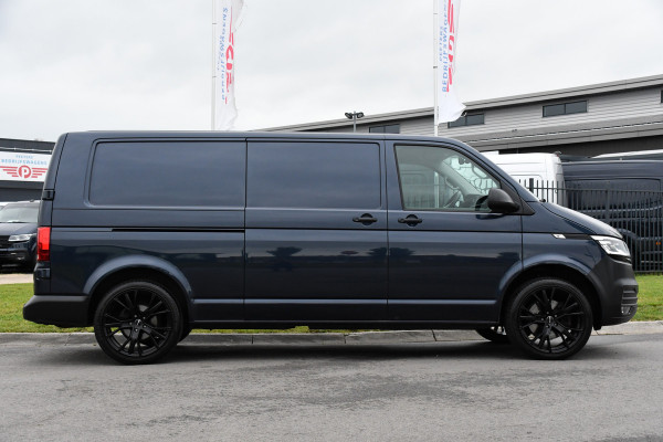 Volkswagen Transporter 2.0 TDI L2H1 PB Edition Cruise, Carplay, LED, 204pk, Automaat, Sensoren, Trekhaak, Multimedia, Stoelverwarming, Uniek!