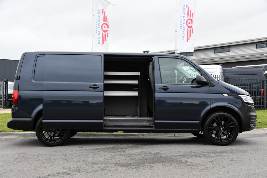 Volkswagen Transporter 2.0 TDI L2H1 PB Edition Cruise, Carplay, LED, 204pk, Automaat, Sensoren, Trekhaak, Multimedia, Stoelverwarming, Uniek!