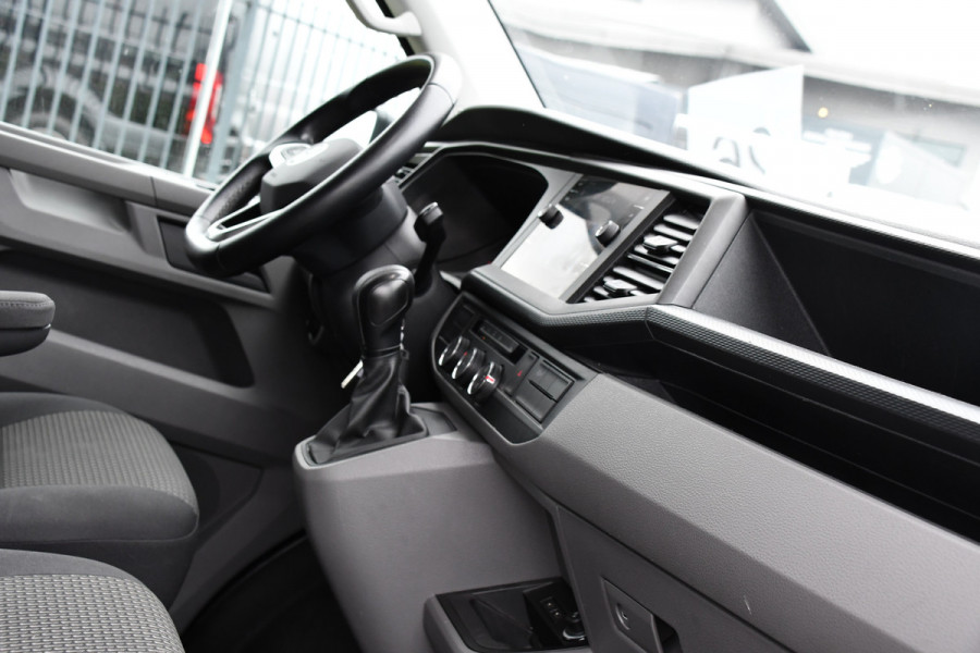 Volkswagen Transporter 2.0 TDI L2H1 PB Edition Cruise, Carplay, LED, 204pk, Automaat, Sensoren, Trekhaak, Multimedia, Stoelverwarming, Uniek!