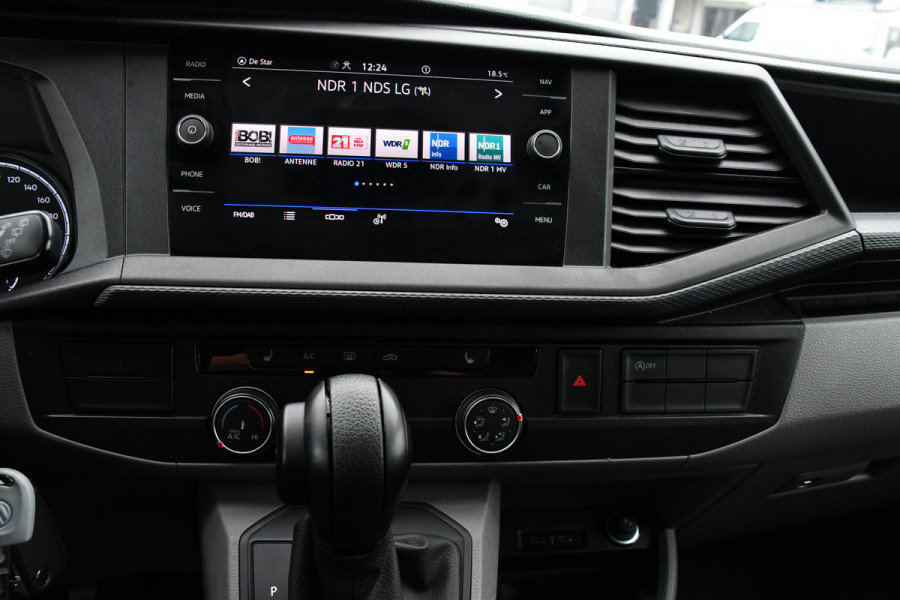 Volkswagen Transporter 2.0 TDI L2H1 PB Edition Cruise, Carplay, LED, 204pk, Automaat, Sensoren, Trekhaak, Multimedia, Stoelverwarming, Uniek!