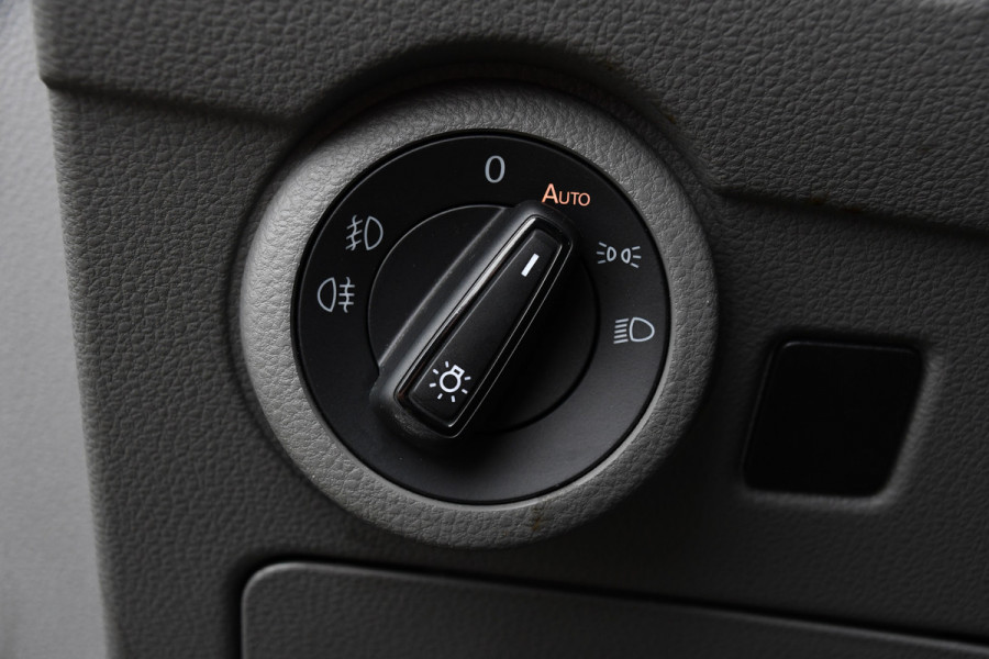 Volkswagen Transporter 2.0 TDI L2H1 PB Edition Cruise, Carplay, LED, 204pk, Automaat, Sensoren, Trekhaak, Multimedia, Stoelverwarming, Uniek!