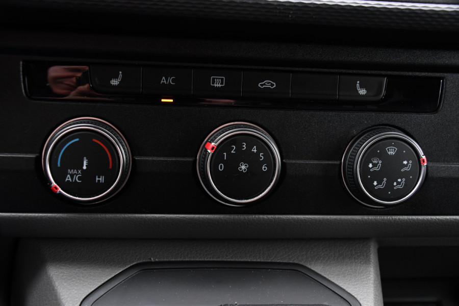 Volkswagen Transporter 2.0 TDI L2H1 PB Edition Cruise, Carplay, LED, 204pk, Automaat, Sensoren, Trekhaak, Multimedia, Stoelverwarming, Uniek!