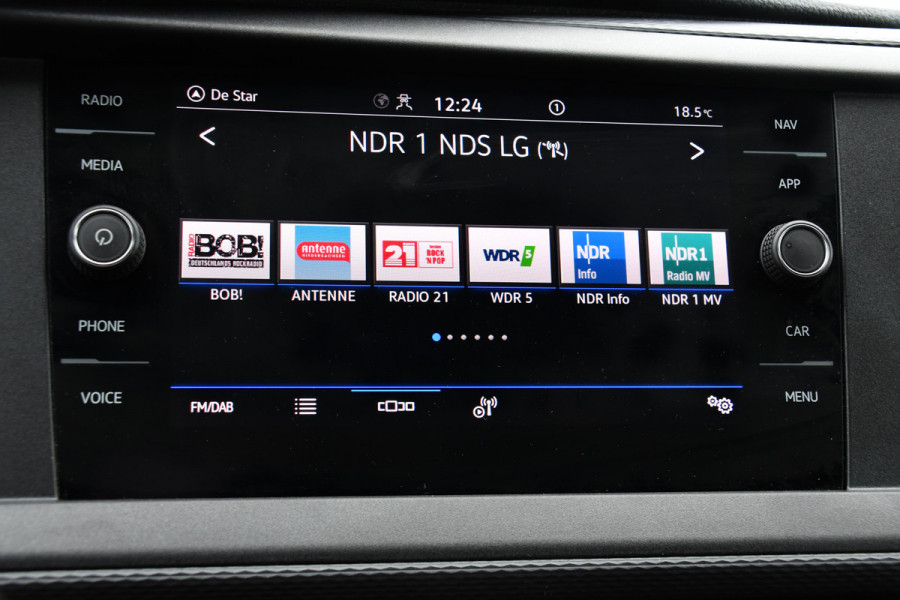 Volkswagen Transporter 2.0 TDI L2H1 PB Edition Cruise, Carplay, LED, 204pk, Automaat, Sensoren, Trekhaak, Multimedia, Stoelverwarming, Uniek!